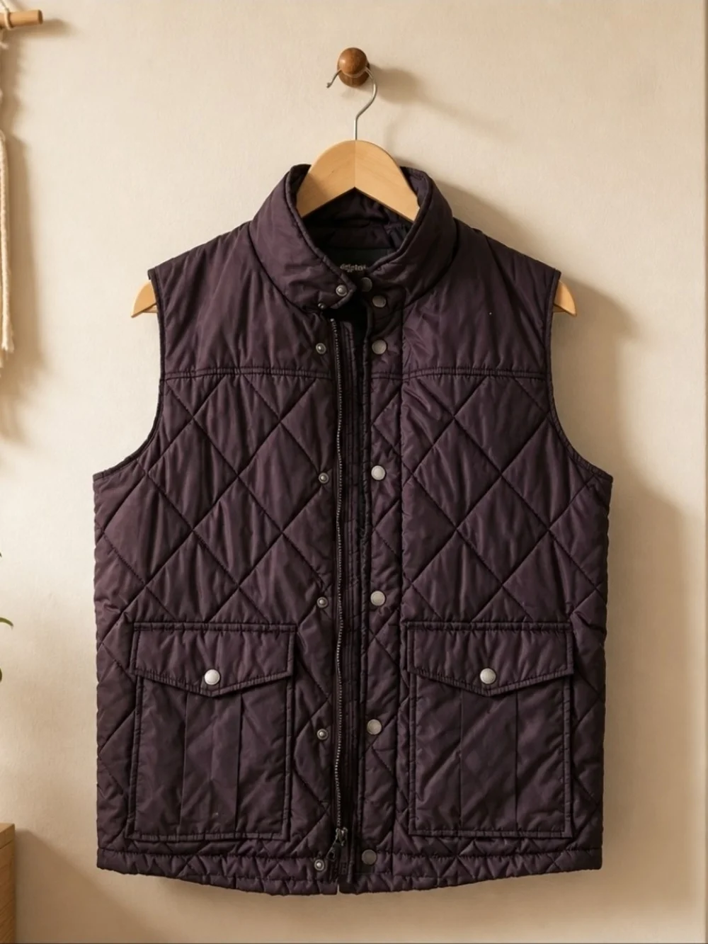 Banana Republic Men Quilted Vest size M Quilted Sleeveless Vest - Dark Plum